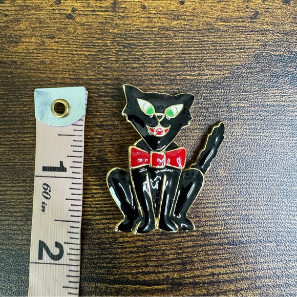 Black Enamel Comical Cat Brooch Pin with Red Bow Tie and Green Eyes - Picture 3 of 5